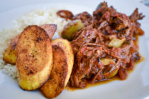 a plate of instapot pressure cooker Ropa Vieja