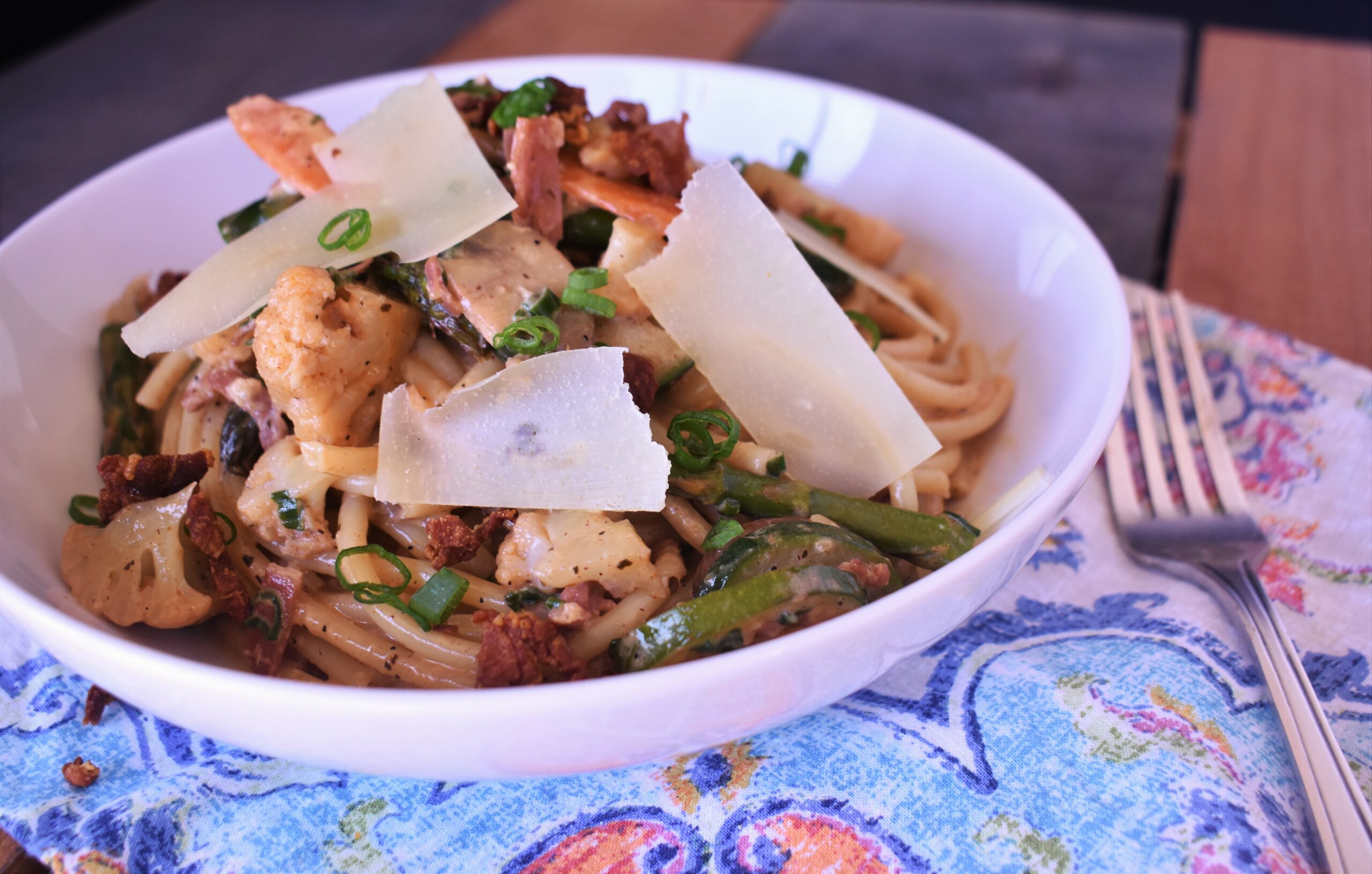 a close up of a bowl of pasta primavera