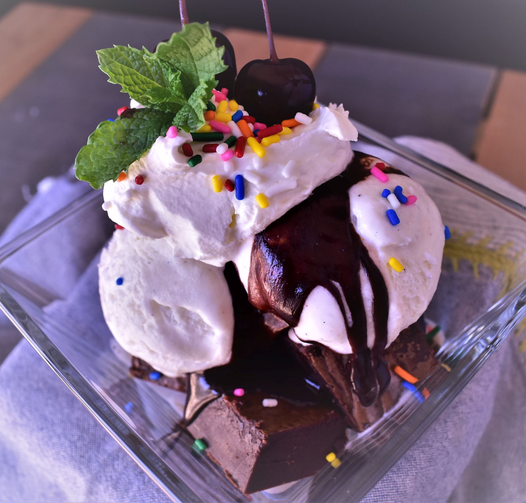 Hot Fudge Brownie Sundae